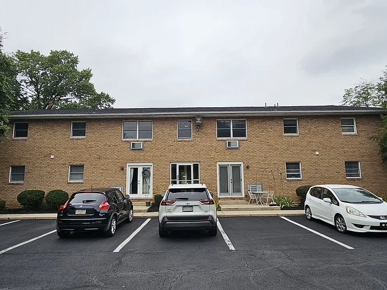305 Thomas Dr #8 — Photo 19