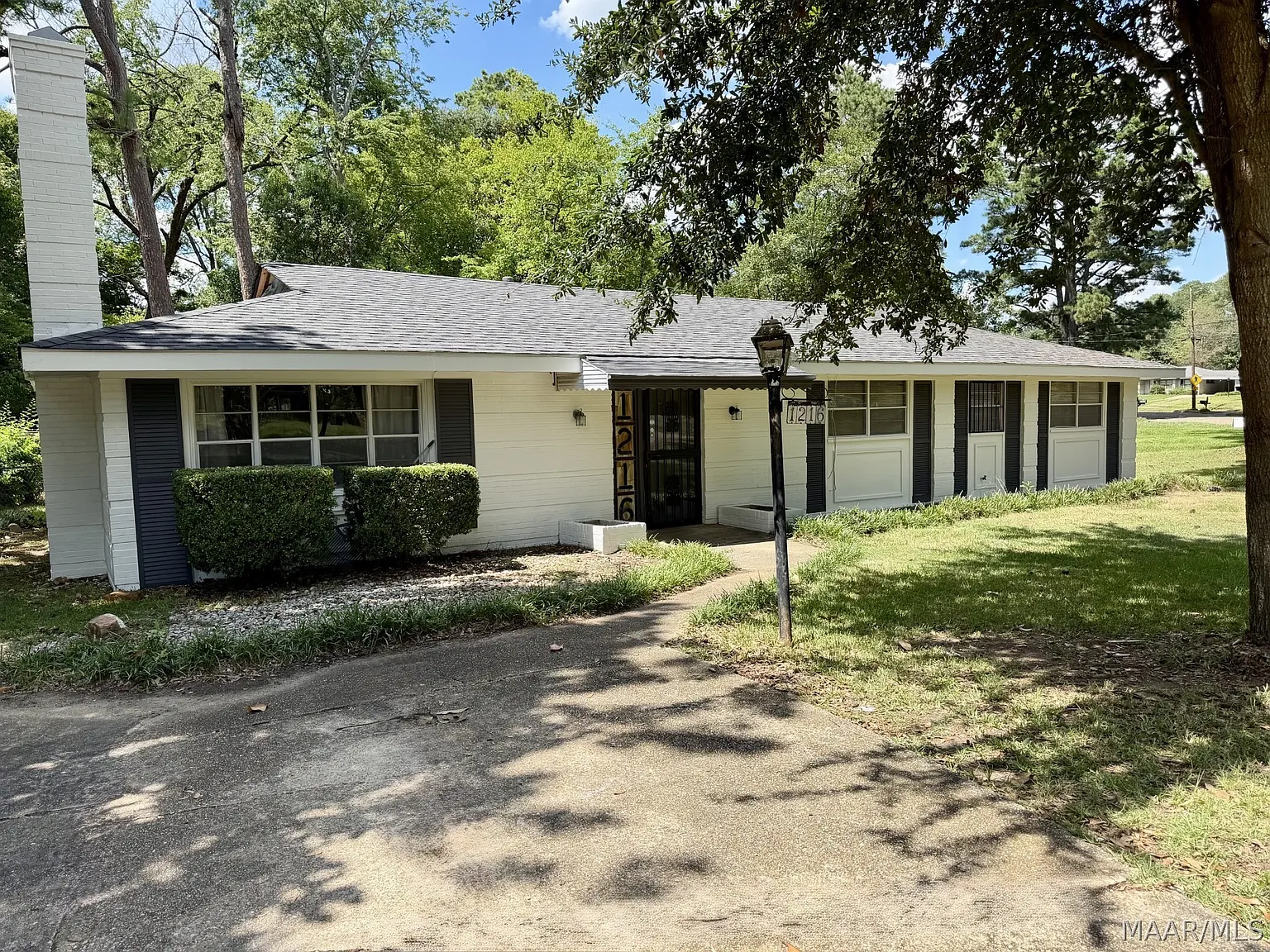 3 bed, 2.0 bath, 1620 sqft, $1,450 — Photo 1