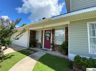 1104 Moss Ln, Cuero, TX 77954