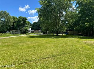 219 Walden Dr, Lake City, TN 37769