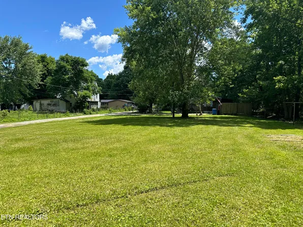 219 Walden Dr, Lake City, TN 37769