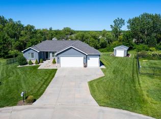 733 Spruce Cir, Palmyra, NE 68418