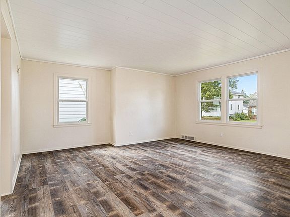 4th image of 56 Pleasant Ave