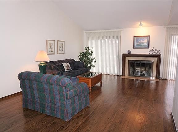 4th image of 6907 Pebblecreek Woods Dr #1