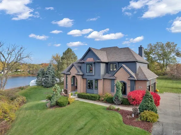 9888 King Rd, Davisburg, MI 48350