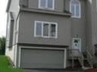 1 Ledger View Ct, Highland Mills, NY 10930