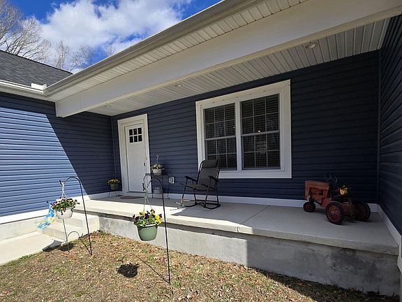 3rd image of 6179 Newton Way
