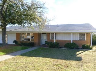 1103 E University Dr, Gainesville, TX 76240