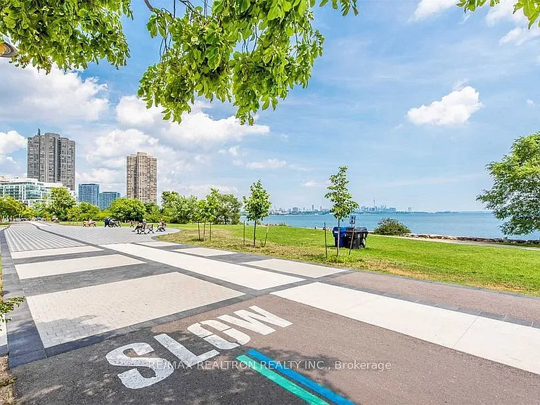 2111 Lake Shore Blvd W #505 — Photo 2