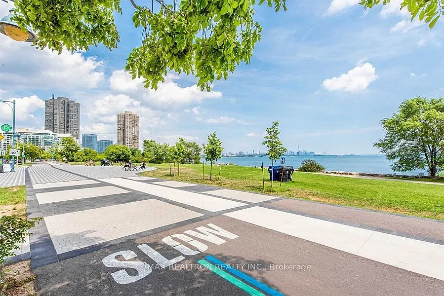 Building Photo - 2111 Lake Shore Blvd W #505