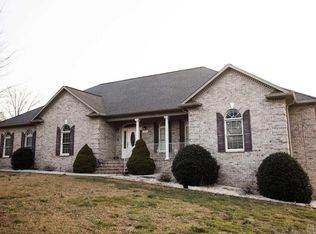 60 Trotters Ln, Hickory, NC 28601