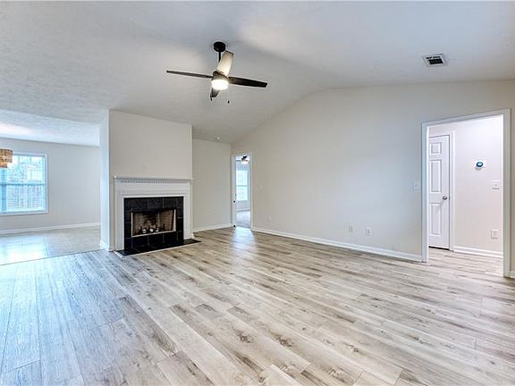 2nd image of 3007 Nancy Dr