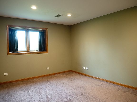 4th image of 811 Merry Ln