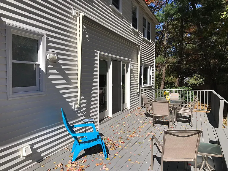 402 W Elm St — Photo 27