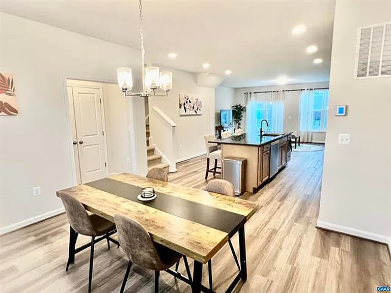 2209 Swallowtail Ln — Photo 7