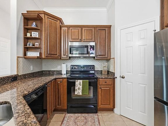 5th image of 334 E Kaley St