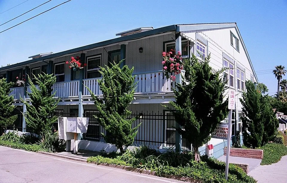 306 Cliff St — Photo 2