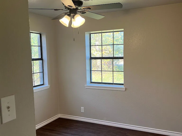 214 S Florence St — Photo 3