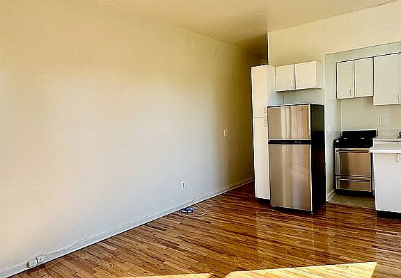 4th image of 429 W 46th St APT 6D