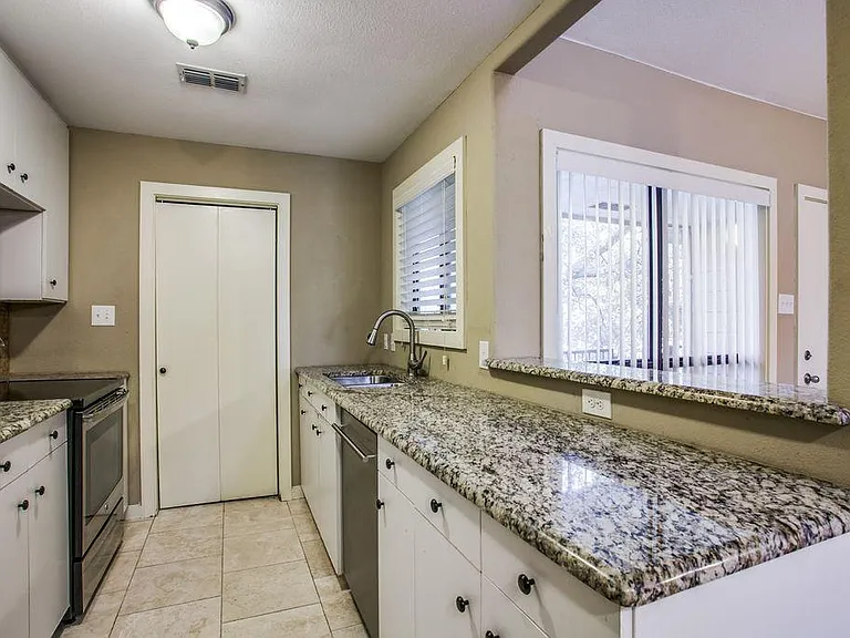 6646 E Lovers Ln #910 — Photo 3