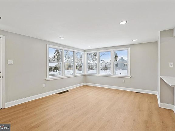 3rd image of 409 W Anderson Ave