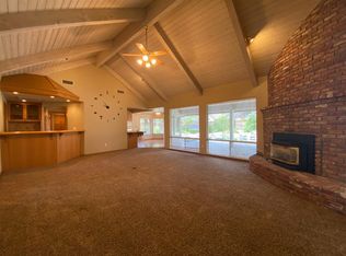 966 E Sutton Dr, Fresno, CA