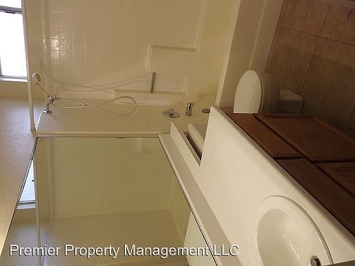 2nd image of 7596 Kalmalii Ave