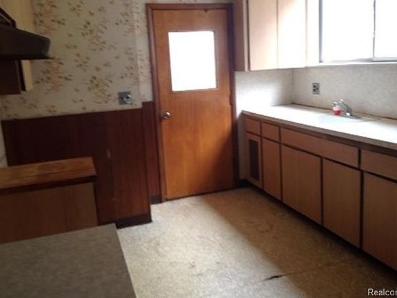 2nd image of 11351 McDougall St