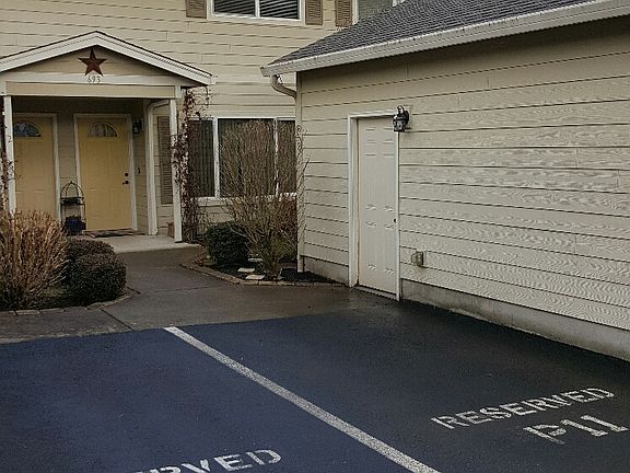 5th image of 693 32nd St Unit 3