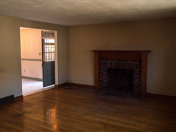 3rd image of 62 Frye St