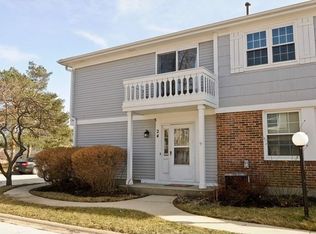 24 Fernwood Ct, Vernon Hills, IL 60061