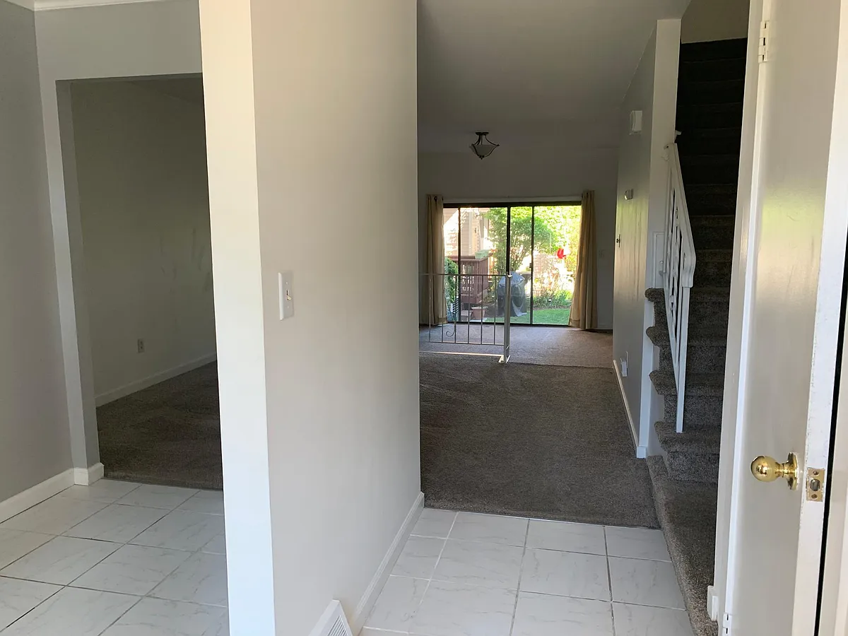 Building Photo - 206 Melody Ln #206