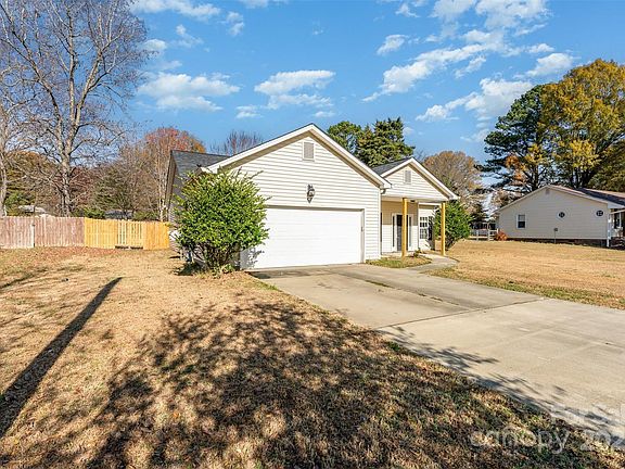 2nd image of 8517 Williamsburg Cir