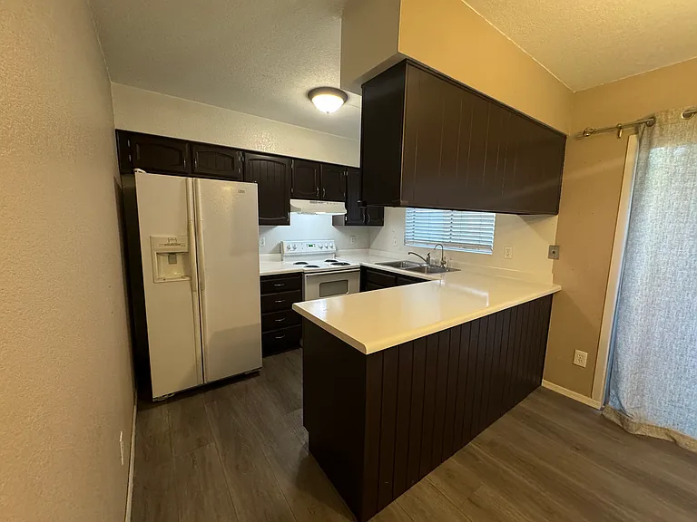 1018 W Malibu Dr — Photo 2