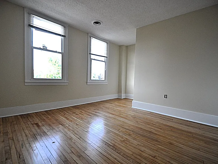 8525 Main St #UPPER — Photo 16