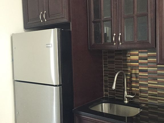 3rd image of 76 Hutton St APT 4