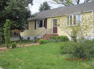 2630 E Maple St, Alexandria, VA 22306