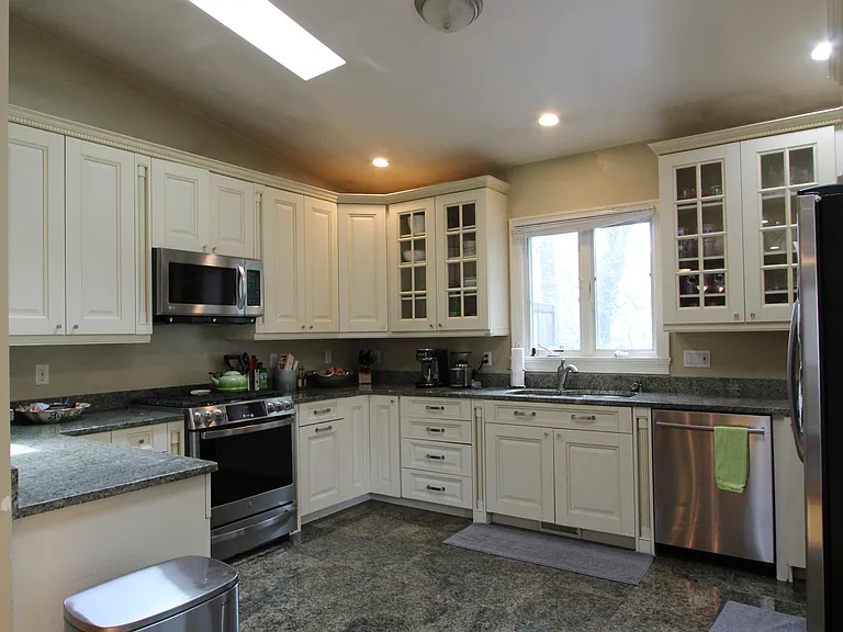 31 Florence St #31 — Photo 11