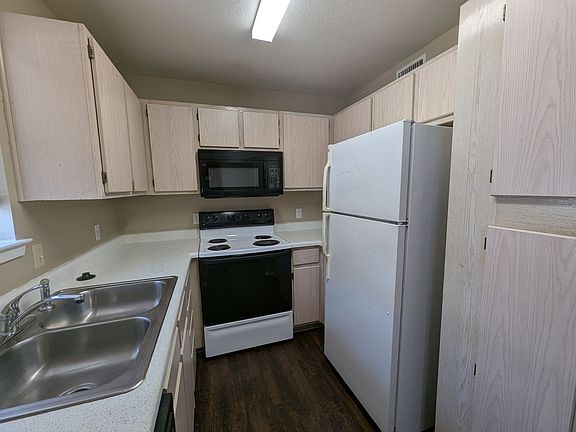 3rd image of 225 Kerby St APT B
