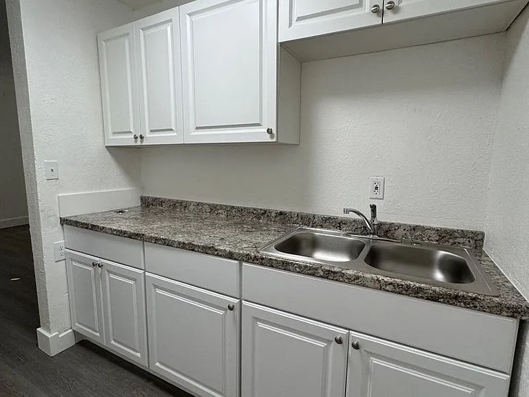 3041 2nd St — Photo 3
