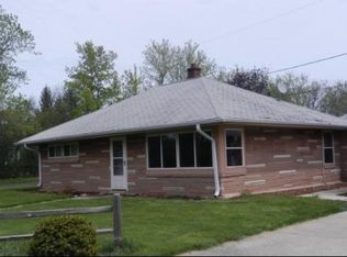 7724 S North Cape Rd, Franklin, WI 53132