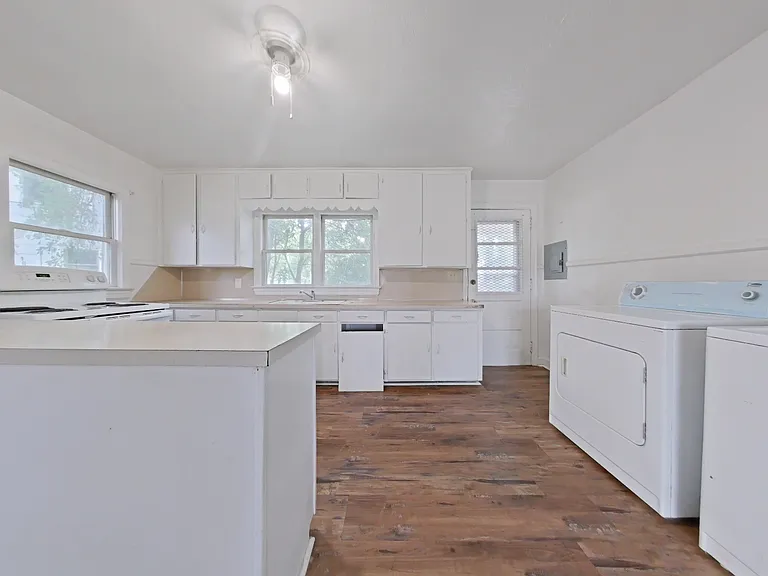 401 Chestnut Dr #A — Photo 2