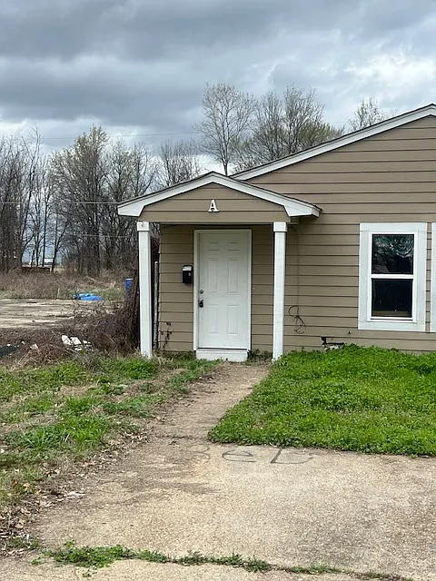 3 bed, 800 sqft, $800 — Photo 2