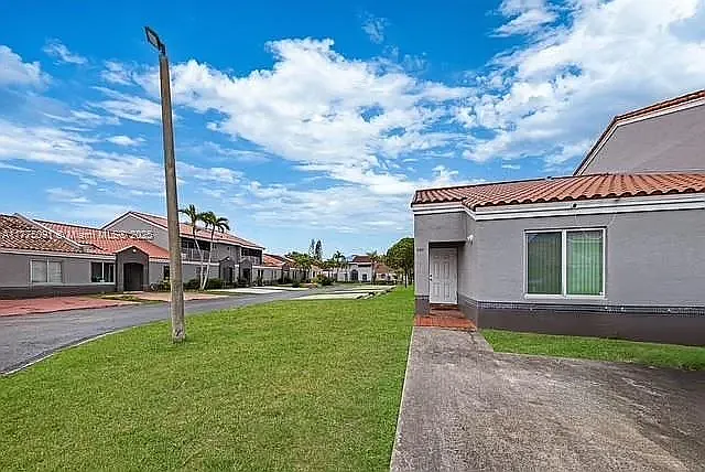 8381 SW 148th Ave — Photo 10