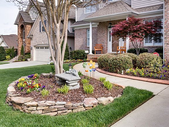 Plenty of curb appeal!