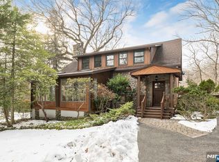 22 Knollwood Dr, Ho Ho Kus, NJ 07423