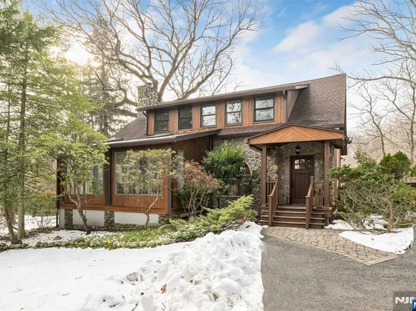 22 Knollwood Dr, Ho Ho Kus, NJ 07423