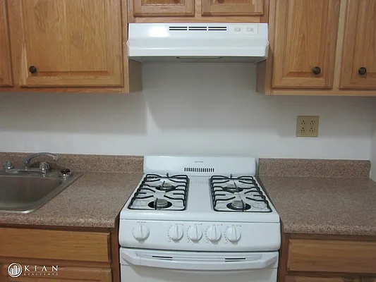 Rented by Kian Realty | media 18