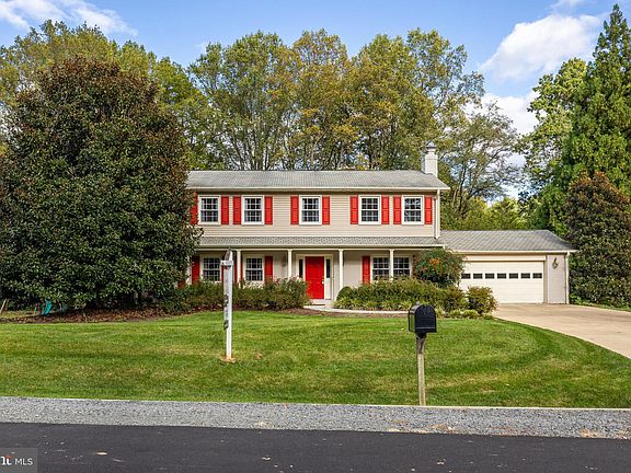 2nd image of 3239 Betsy Ln