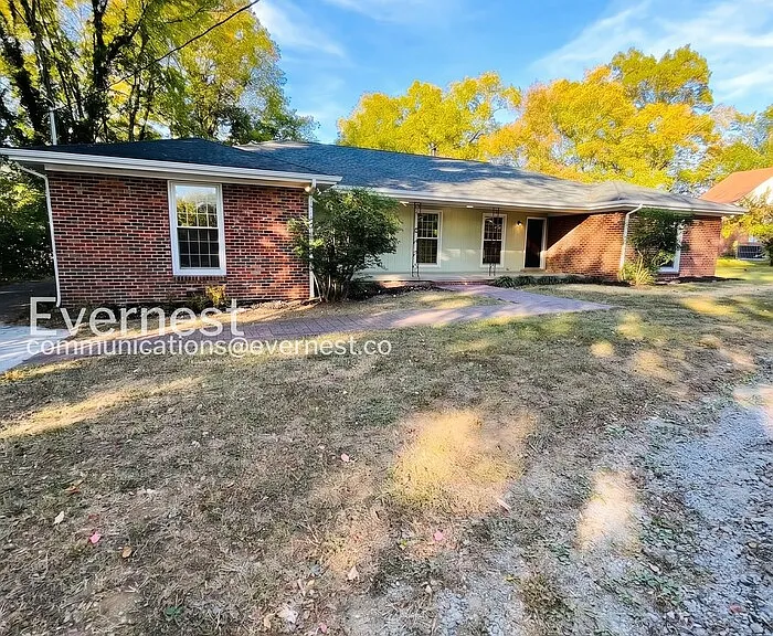 570 Hawkins Dr — Photo 1